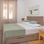 New Orange Boutique Apartment L